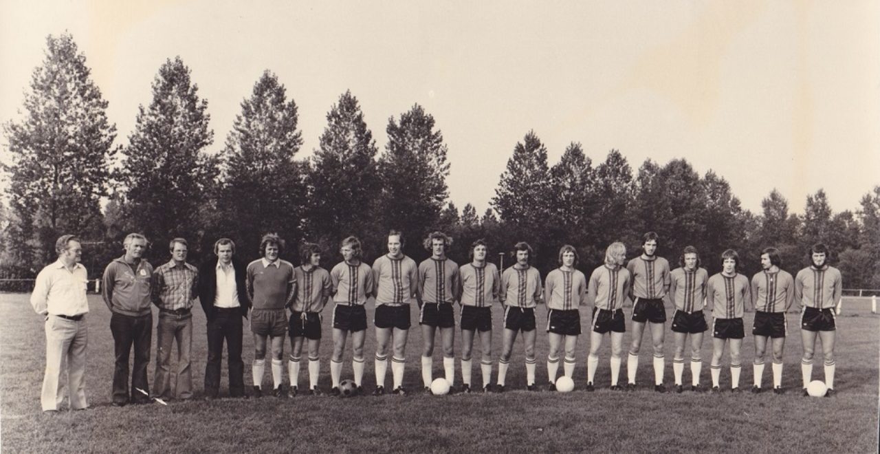 Elftal opening complex 77